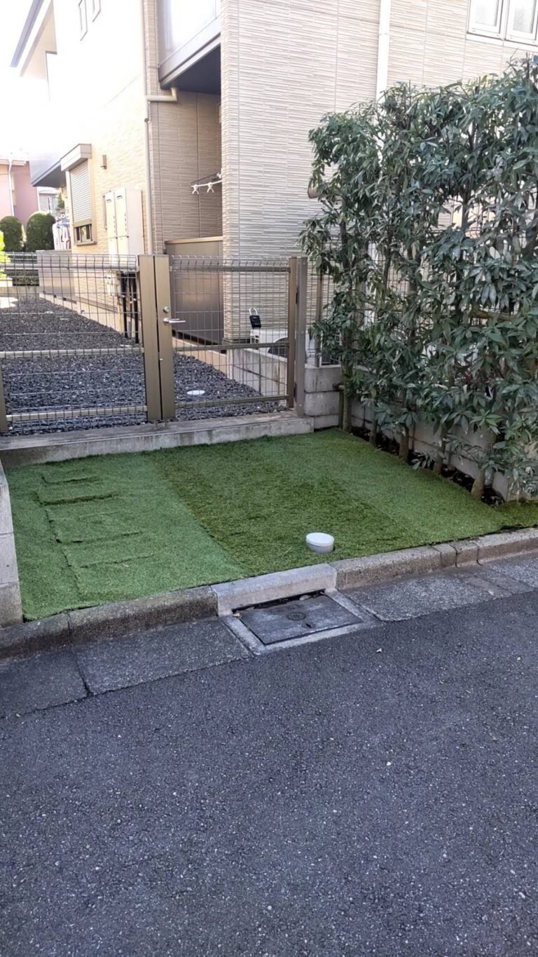 生芝地を人工芝に張り替え
